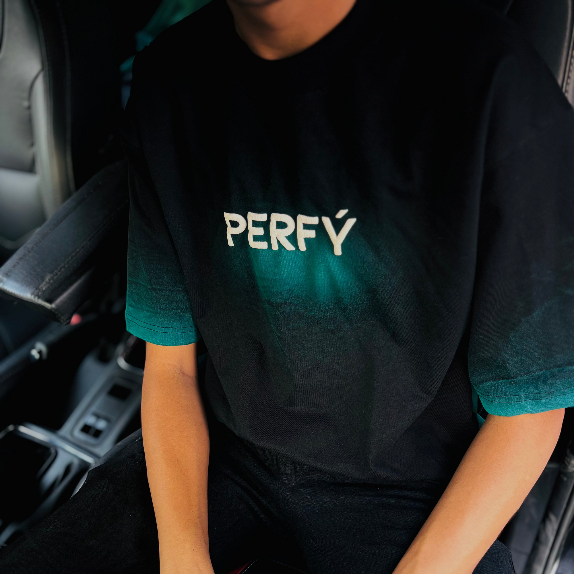 PERFÝ 11:11 GLOW UNISEX OVERSIZE TEES - PERFÝ