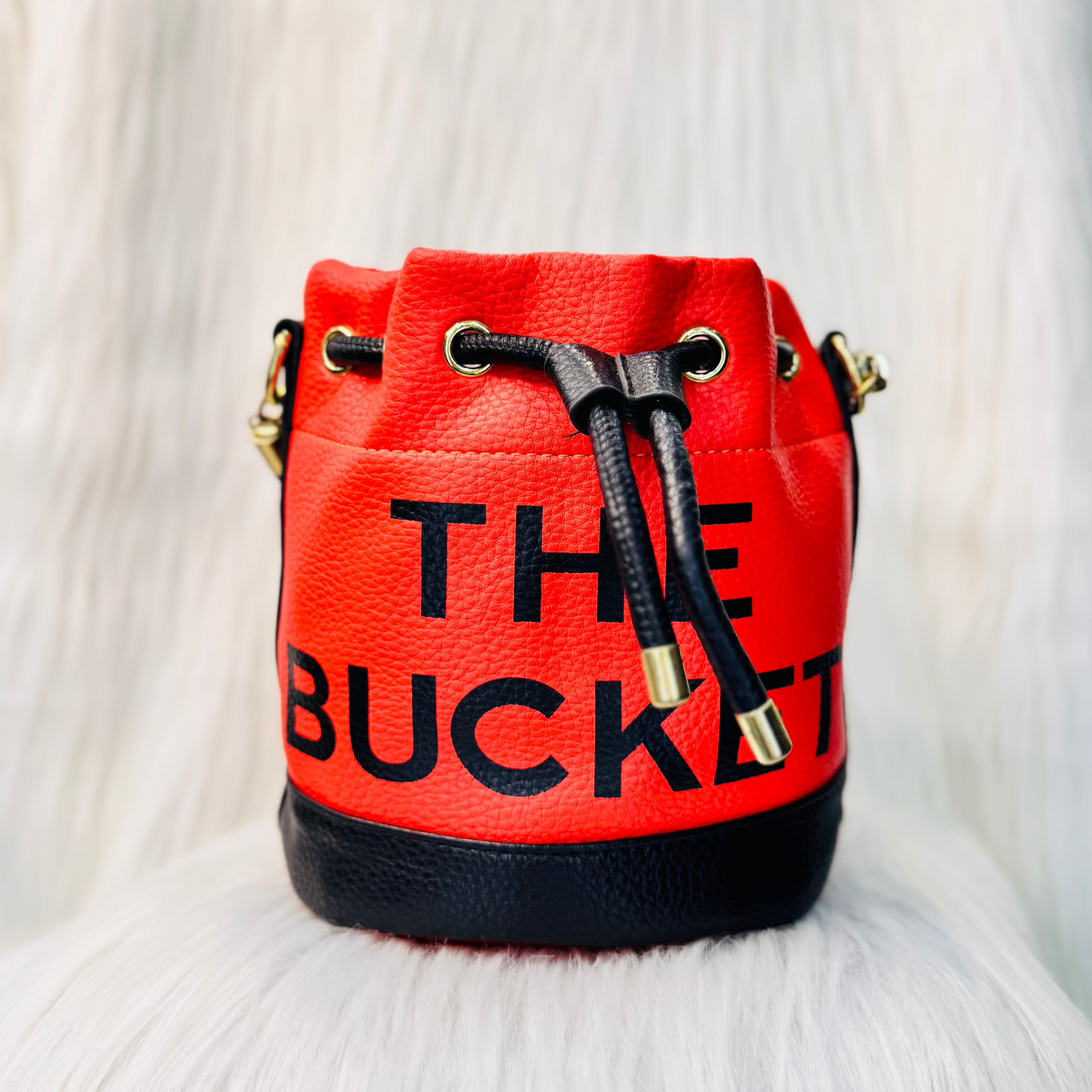 The Bucket Handbag – Cute and Stylish Shoulder Bag - PERFÝ