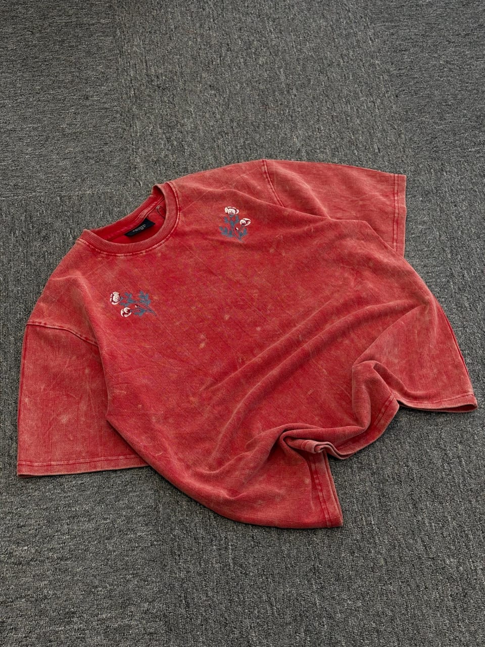 PERFÝ Vintage Washed Embroidery Tee - 2 Colorways - PERFÝ